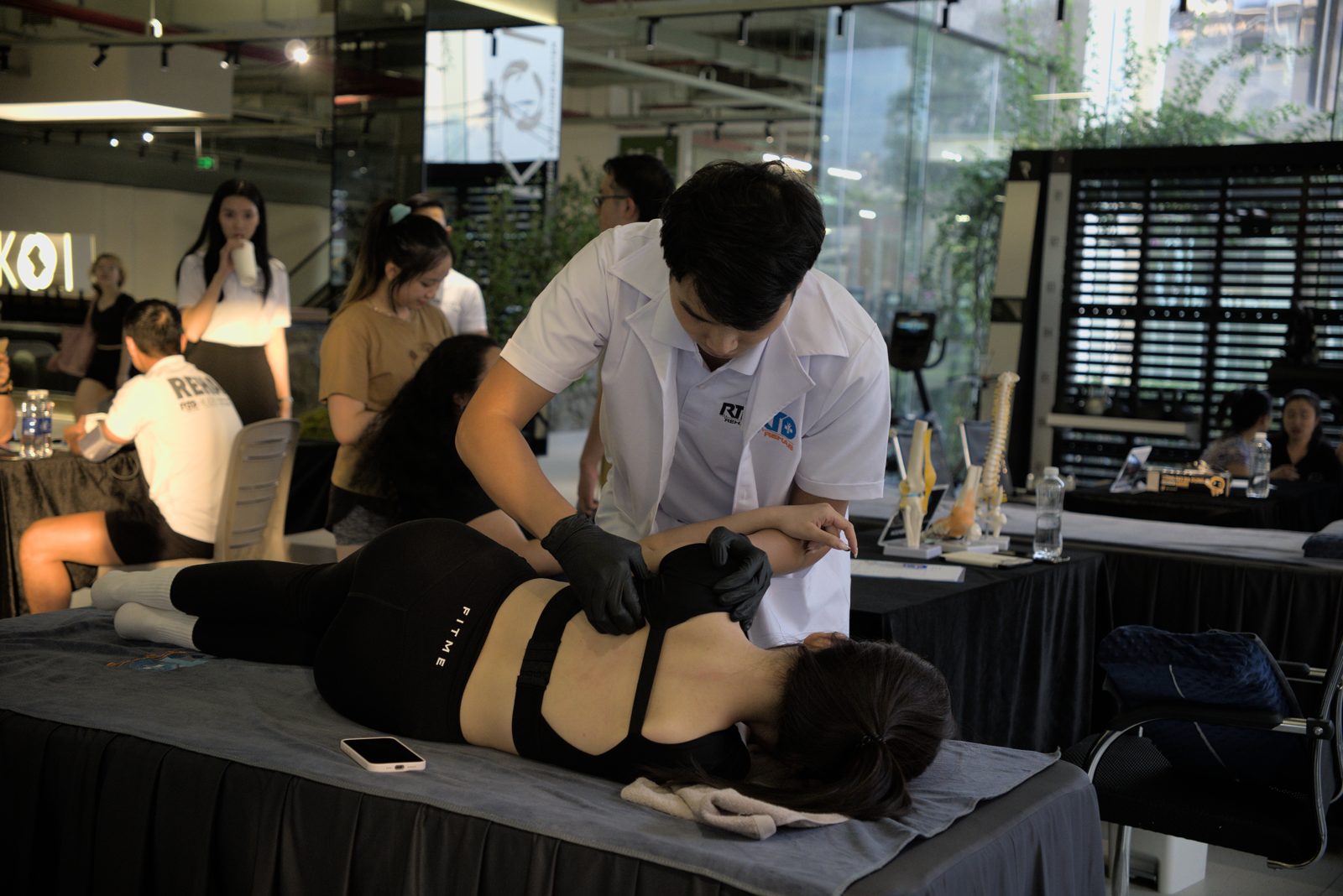 Trị liệu cột sống lưng cho người bệnh