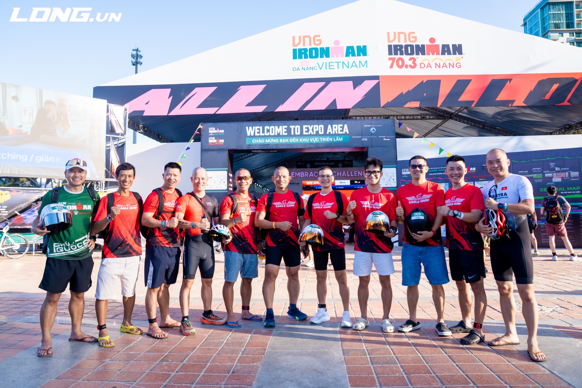 Nguyen Duc Tot cung dong doi Eagle Camp tai Ironman 70.3 Da Nang