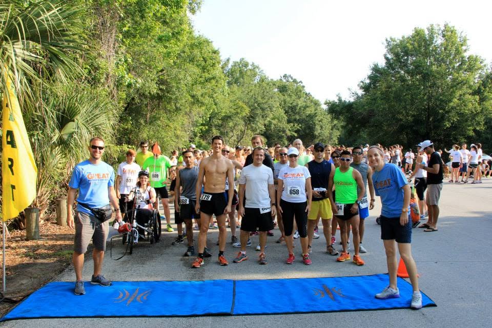 Runners massed behind the timing mat at the start of The Great Mother's Day Race, START banner at left