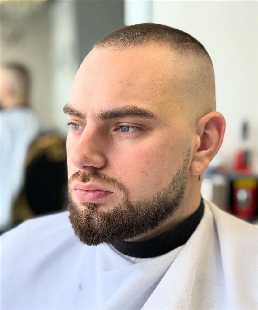 Coupe rasée et barbe nette — homme