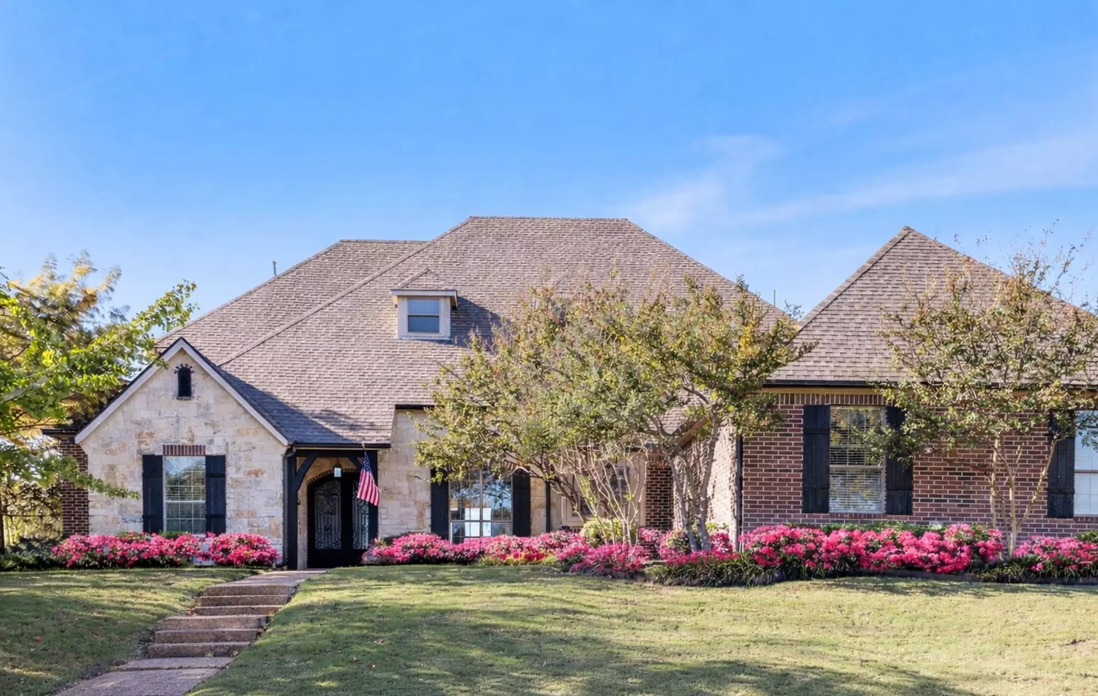 Luxury property — photo 1