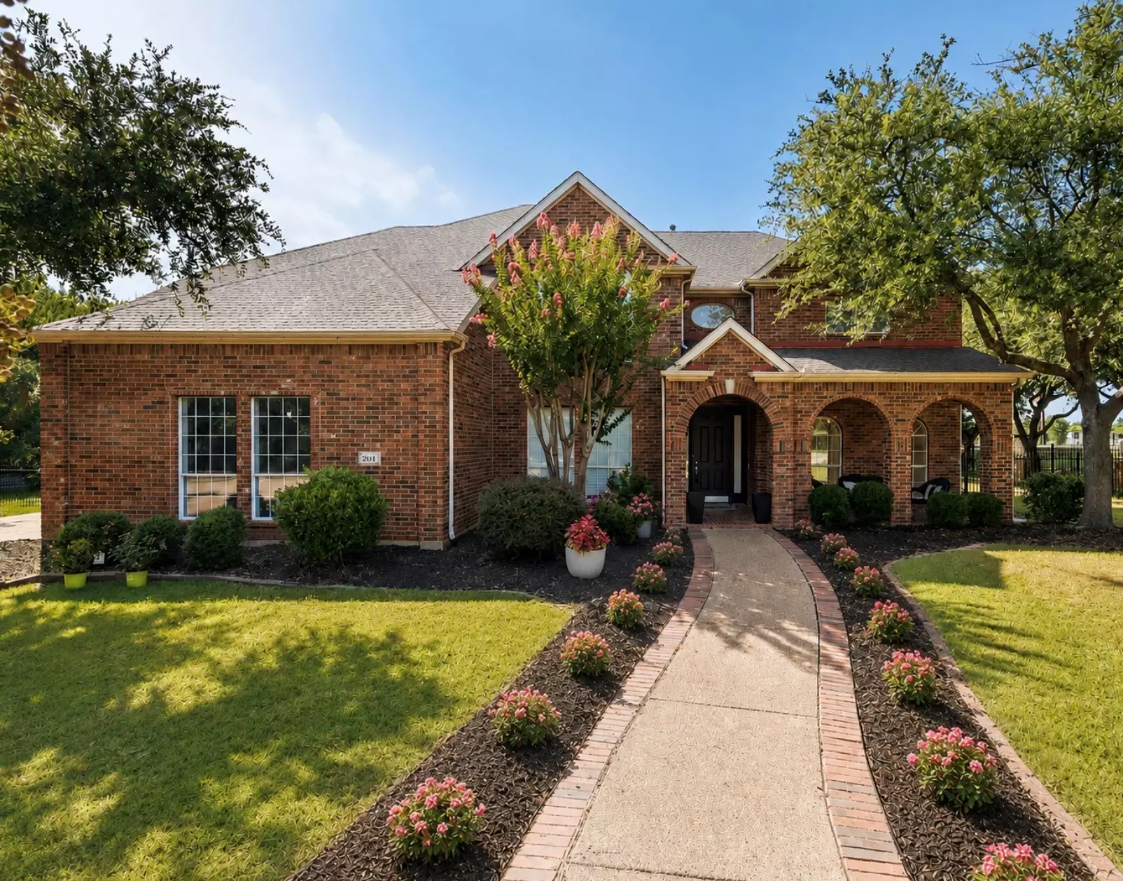 Luxury property — photo 1