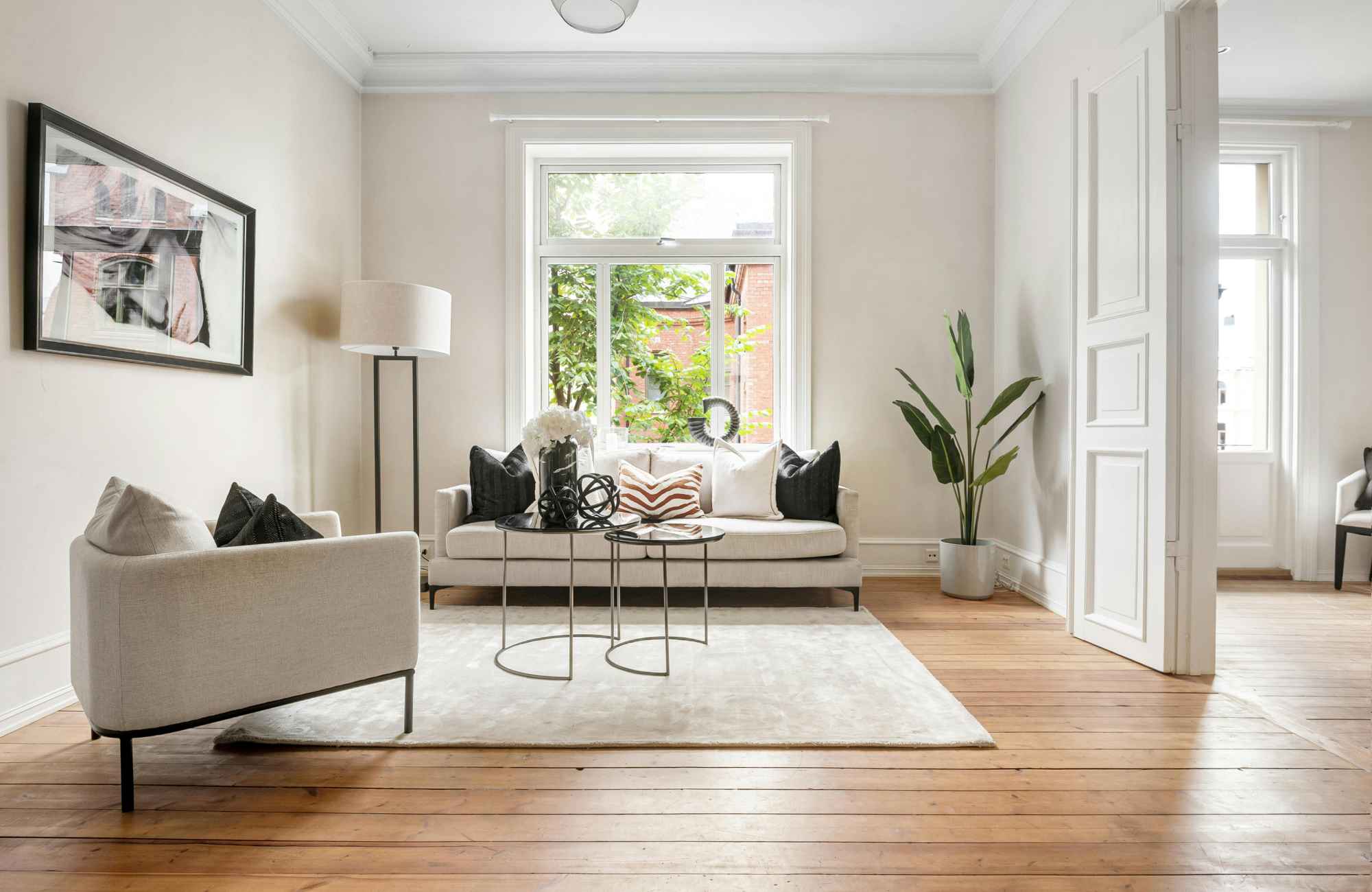 straighten-up-homes-manhattan-beach-ca-productivity-tips-to-stay-organized-light-bright-sitting-room-with-comfortable-furnishings-functional