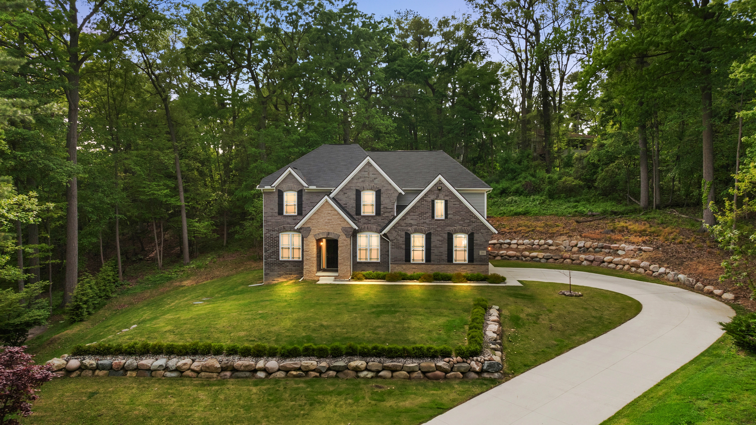 201 Beechview Dr S, Rochester, MI