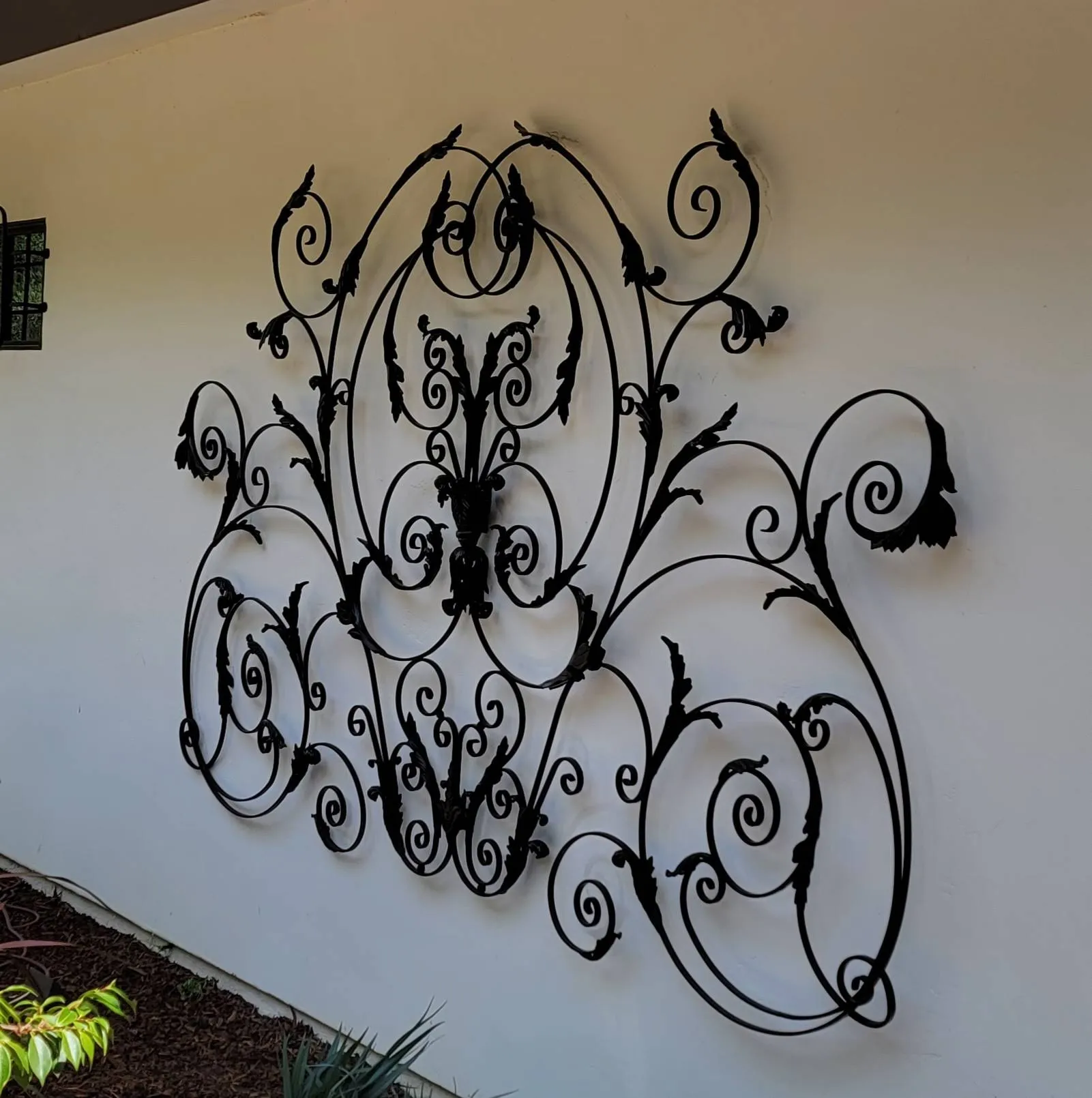 Home and garden iron accents