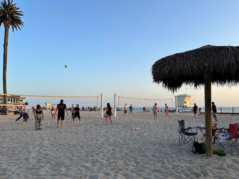 Volleybal Courts with the Ocean Behind
