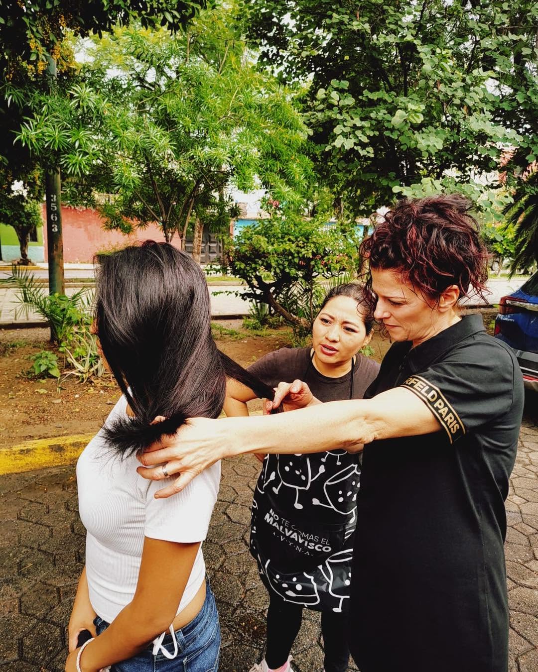 Sonia Asti trabajando con una clienta