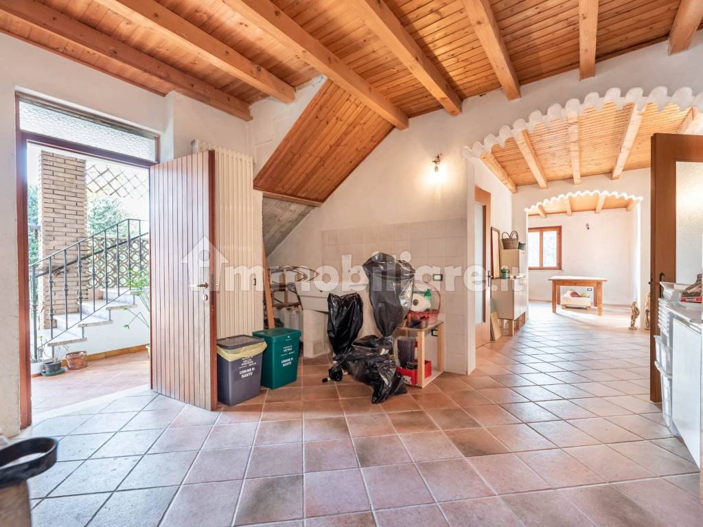 Villa Unifamiliare a Bosco di Nanto Vicenza — vista laterale