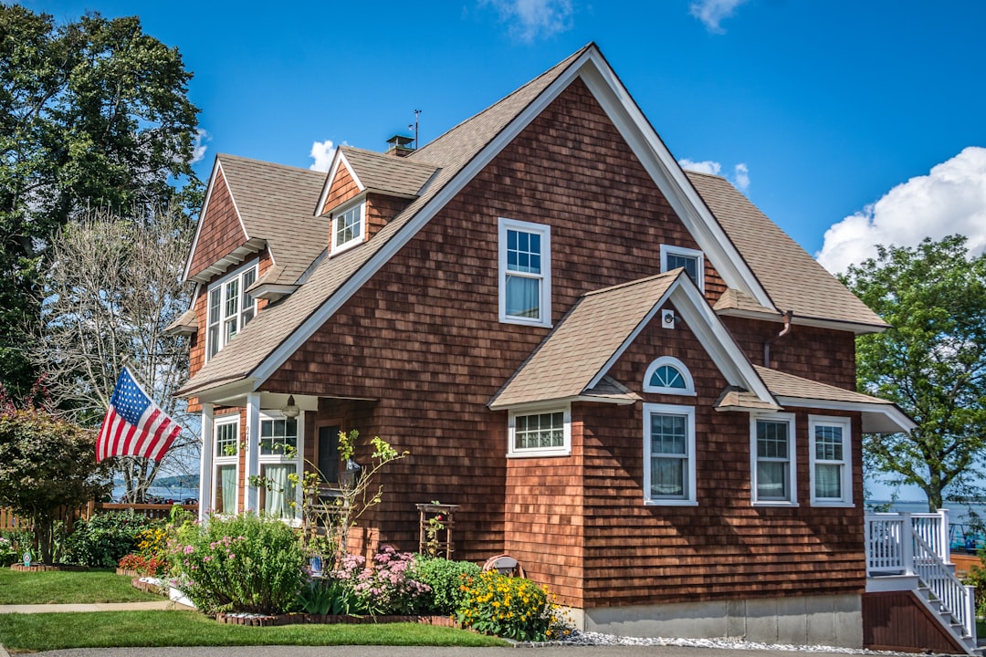 residential pressure washing house exterior cleaning service