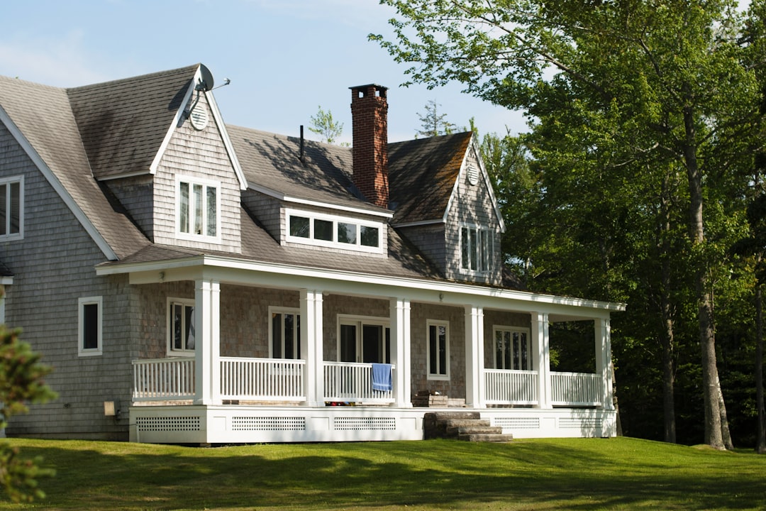 residential pressure washing house exterior cleaning