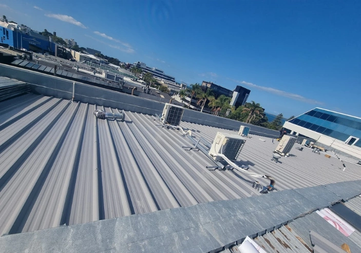 Commercial roofing work on Auckland industrial building – maintenance and leak repair services