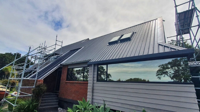 Auckland roof replacement using modern longrun iron panels