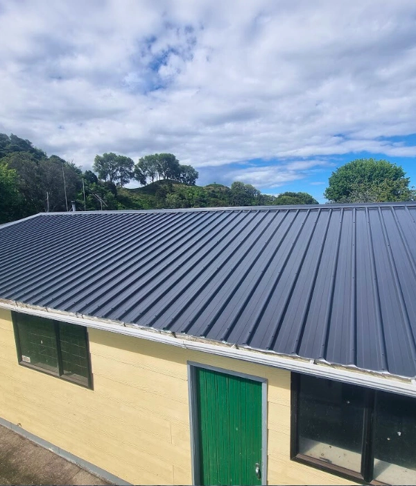 Auckland residential roof with new long run iron roofing