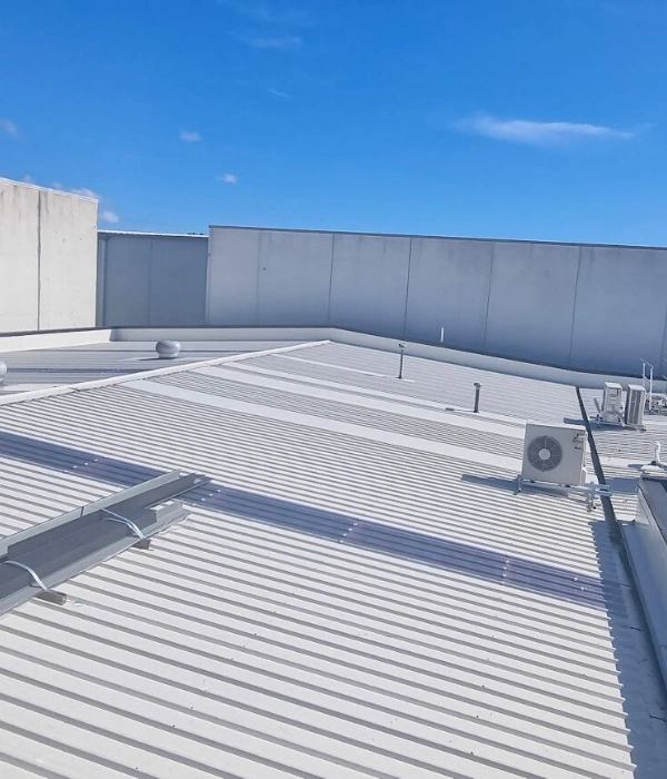 New long-run metal roof installation on Auckland Business
