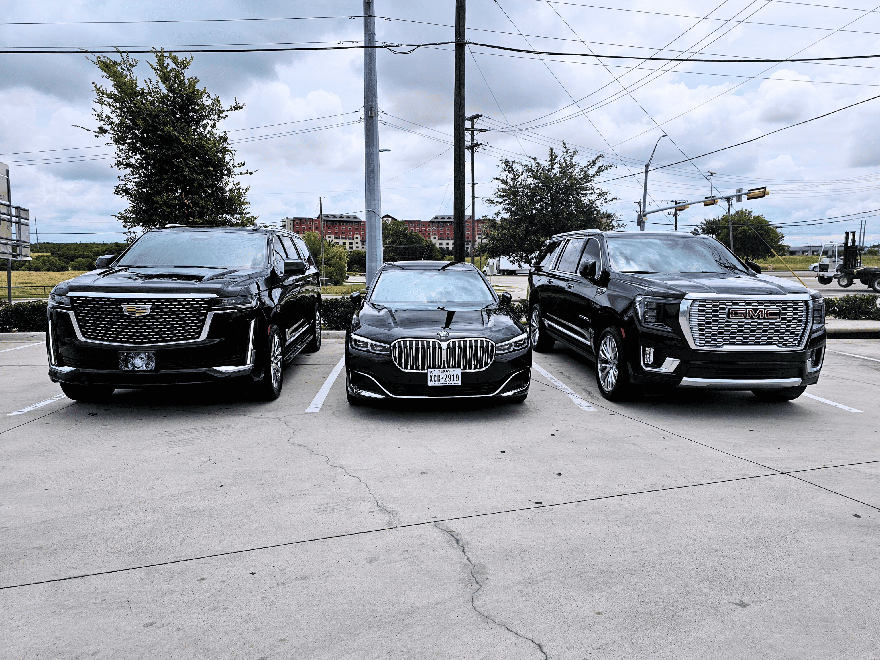 A premium luxury SUV driving along a quiet, tree-lined lakeside avenue during a golden sunset cruise in Dallas. A premium luxury SUV driving along a quiet, tree-lined lakeside avenue during a golden sunset cruise in Dallas.