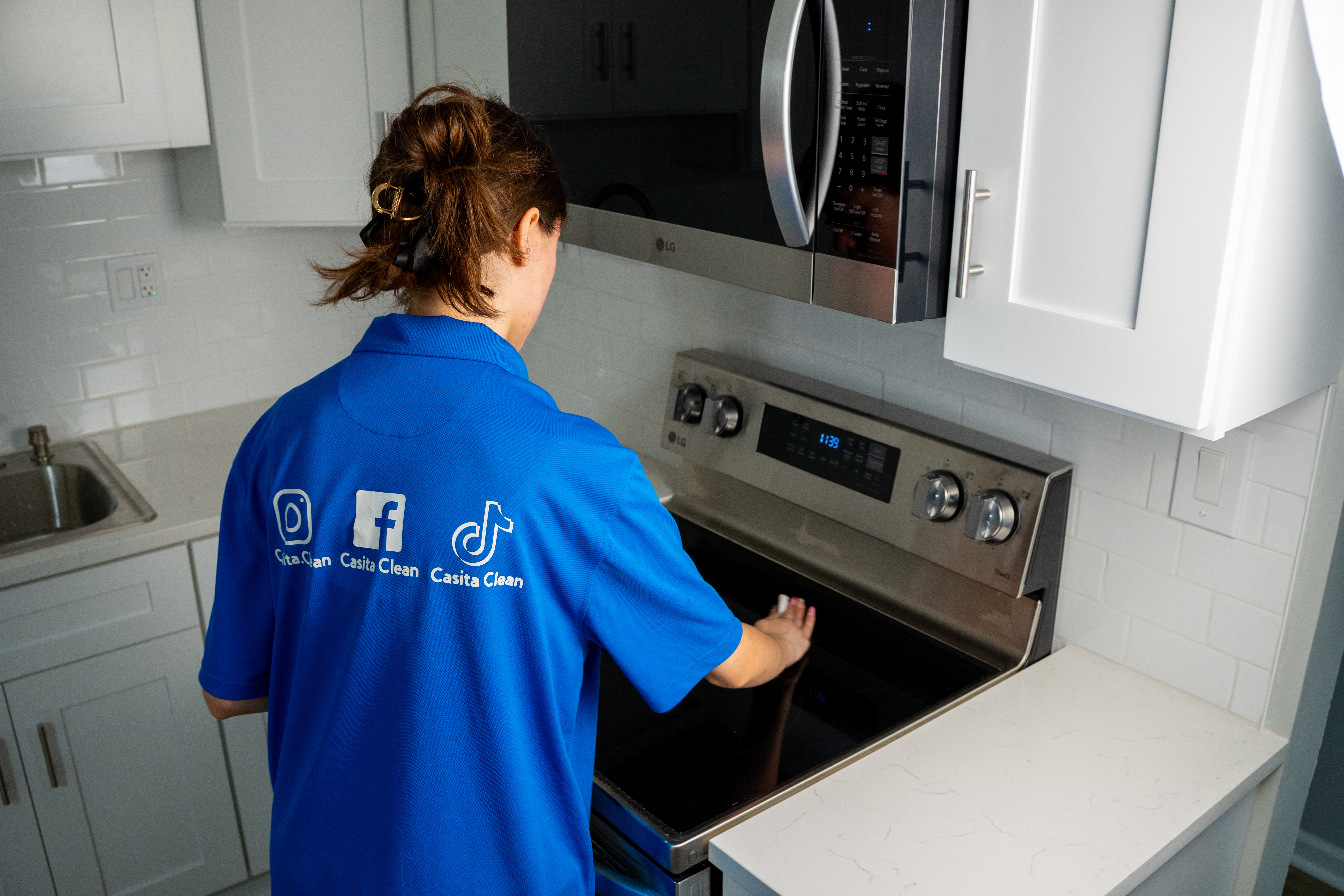 Casita Clean technician deep cleaning the inside of an oven during a move-out service in the Chicago suburbs