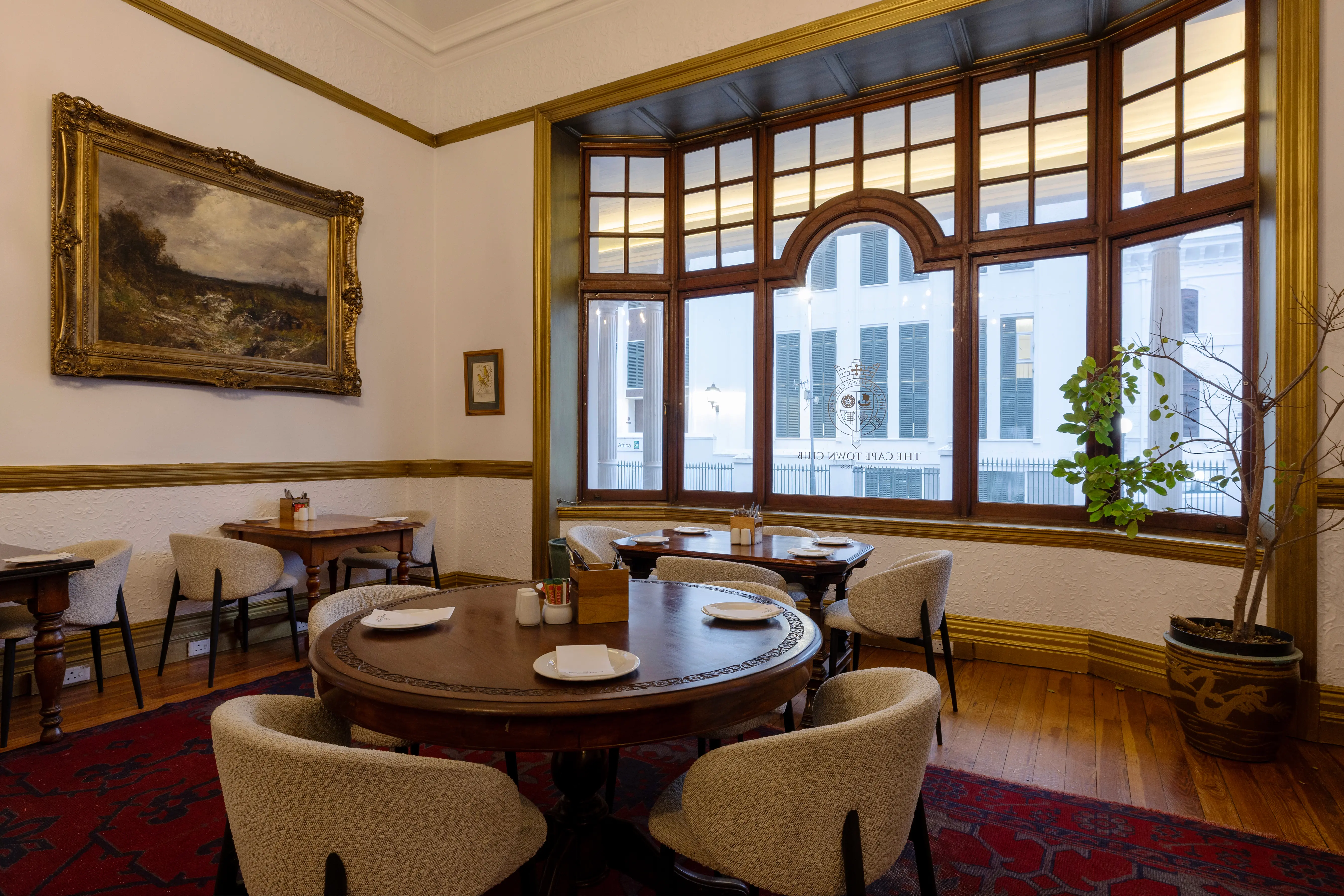 Victoria Cafe main view