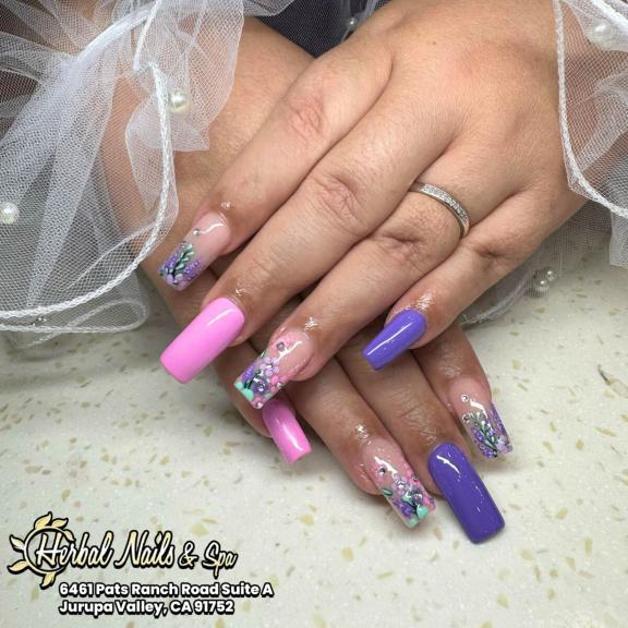 Custom nail design Jurupa Valley