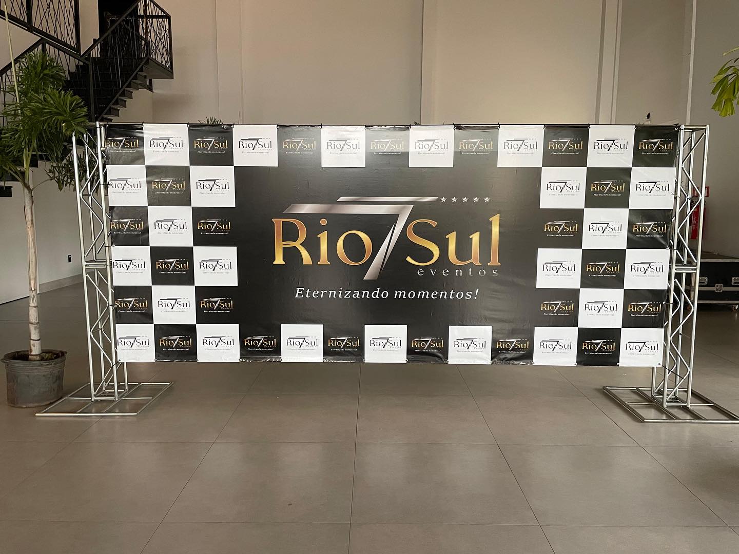 Banners, Faixas e Placas — P10 Soluções