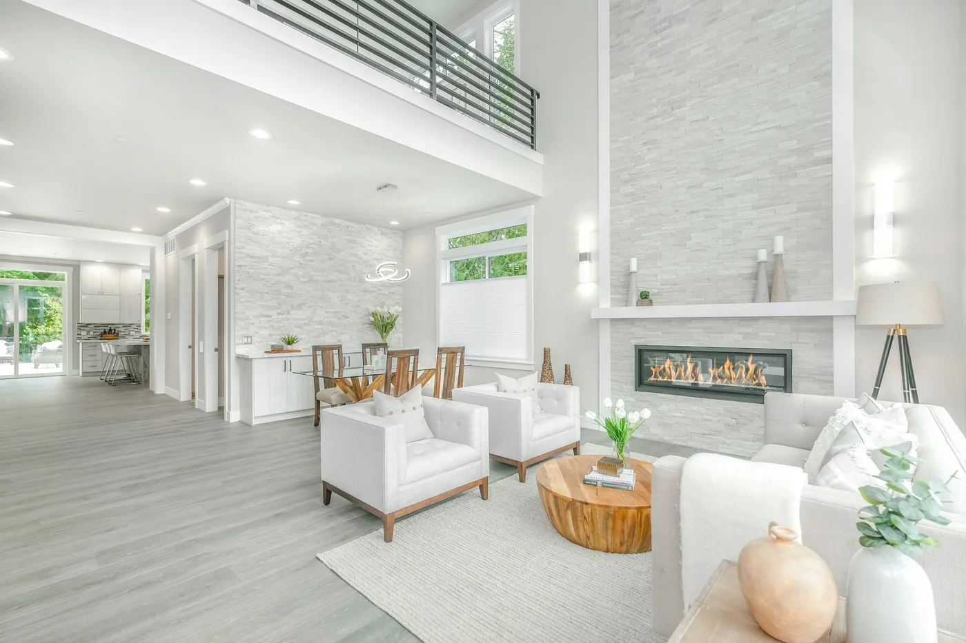 Bright, fully furnished luxury living room