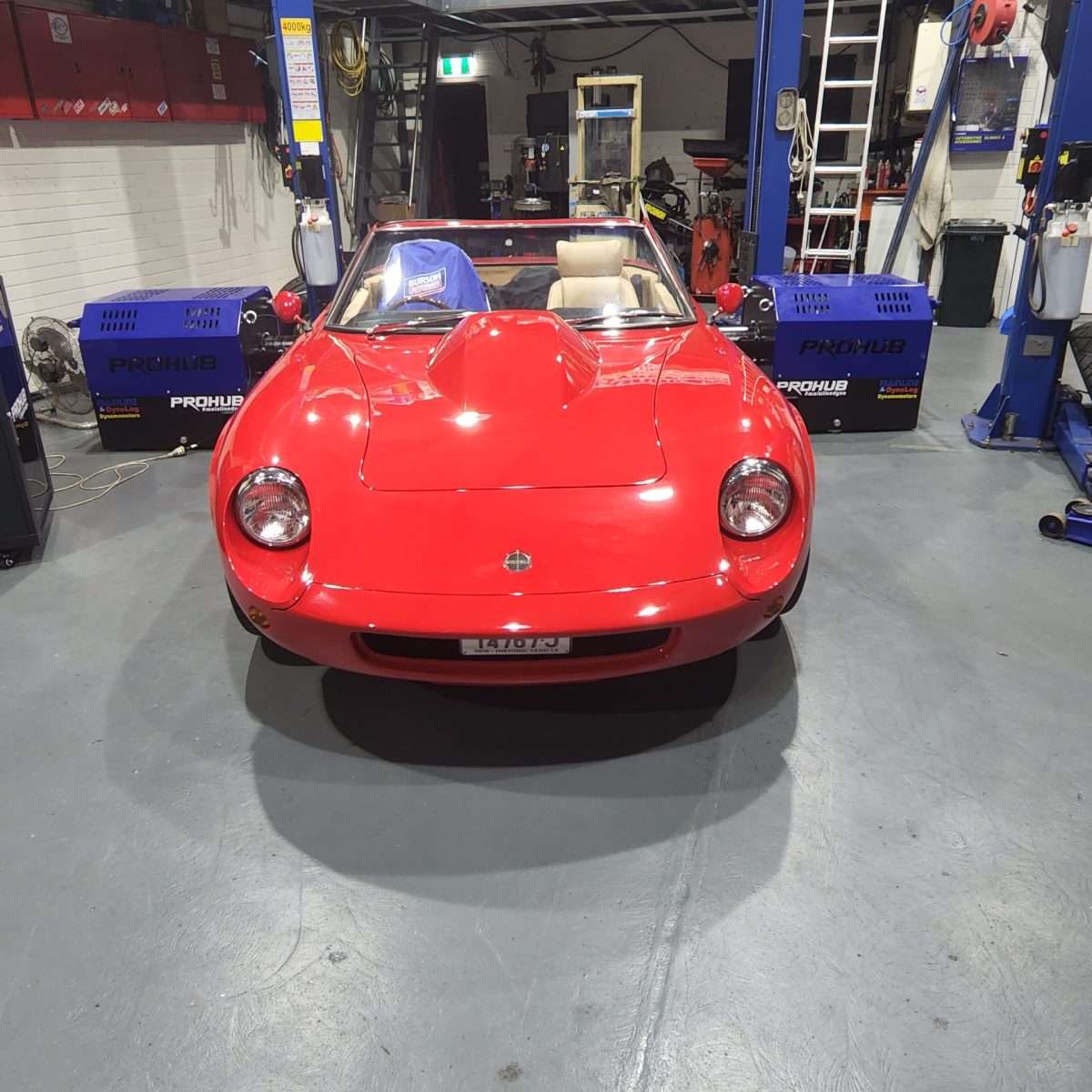 Rotes Auto Bild