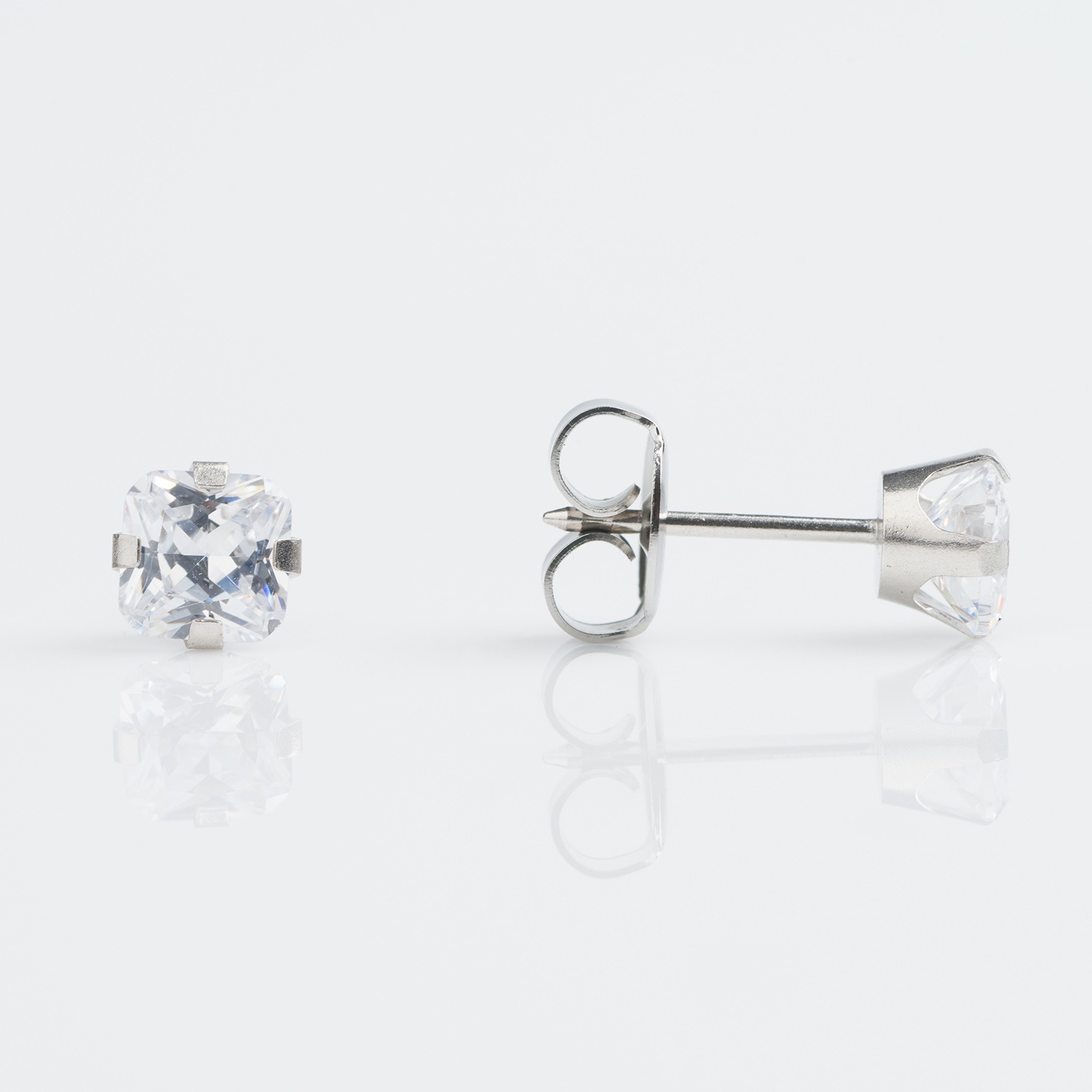 Square-set cubic zirconia stud earrings