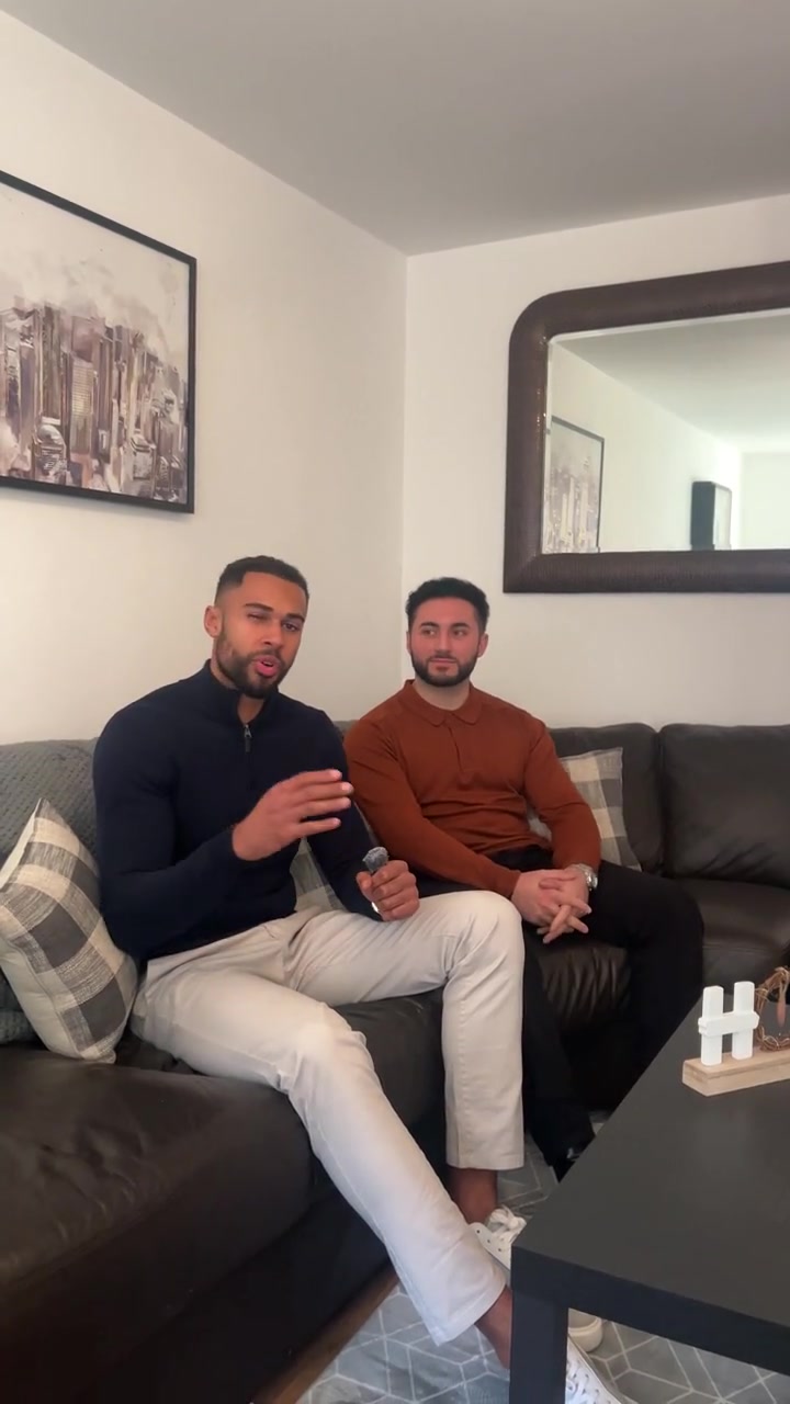 Mo and Elliot in conversation