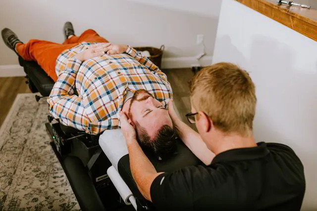 Dr. Kyle adjusting a patient at Evolve Chiropractic in Fenton