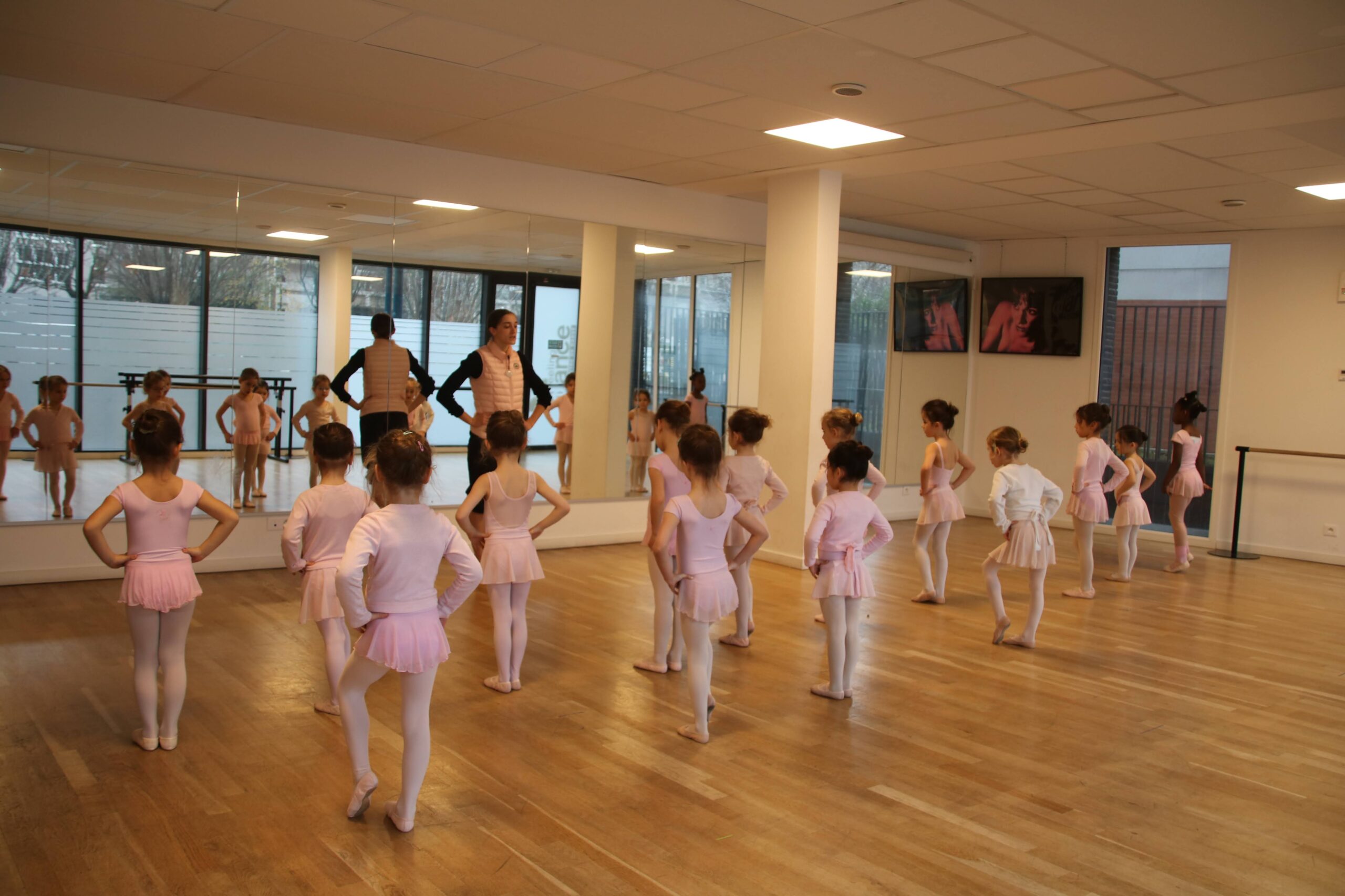 Qu'est-ce que la danse de caractère ? Qu'est-ce que la danse de caractère ?