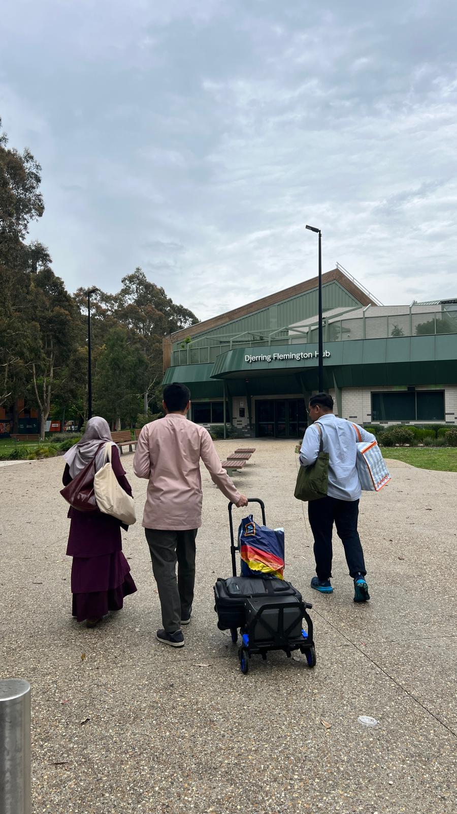 Couples walking up to the venue in Flemington on the morning of the workshop