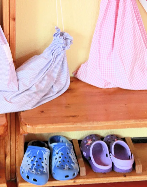 Garderobe i en barnehage