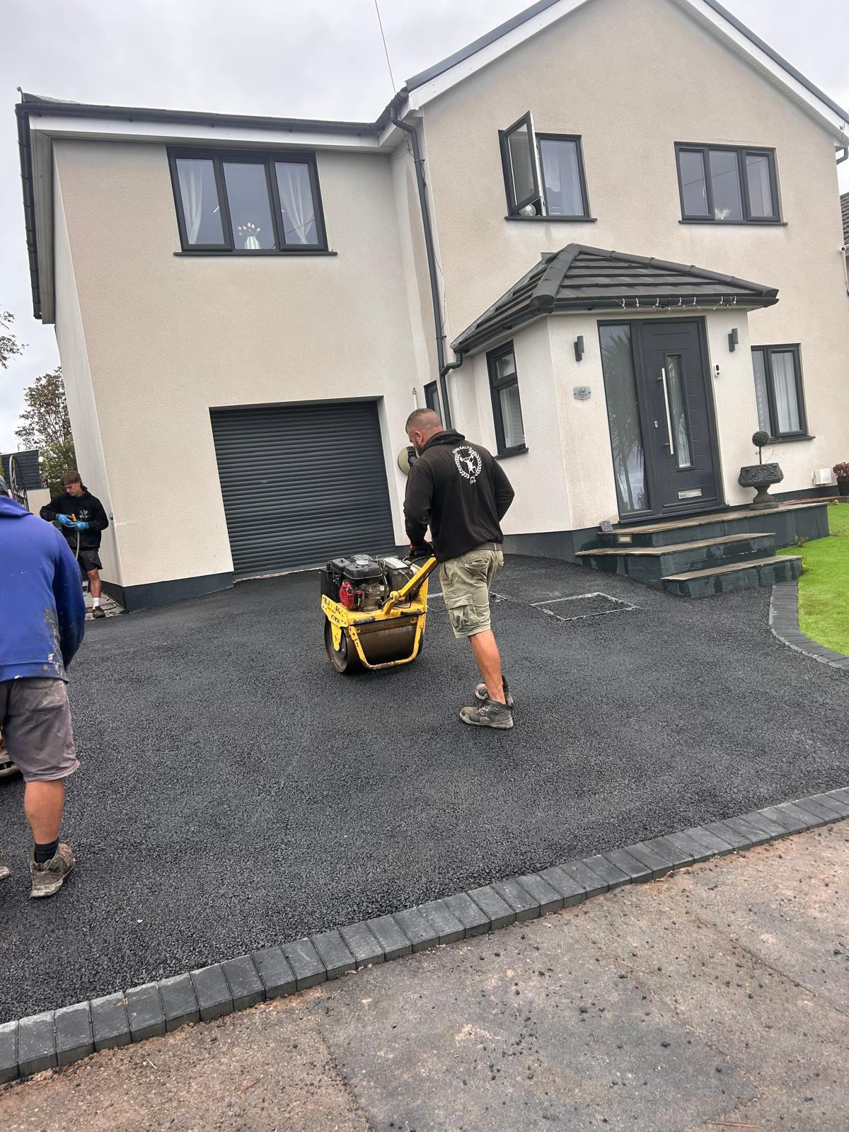 Restored resin driveway after cleaning and resealing
