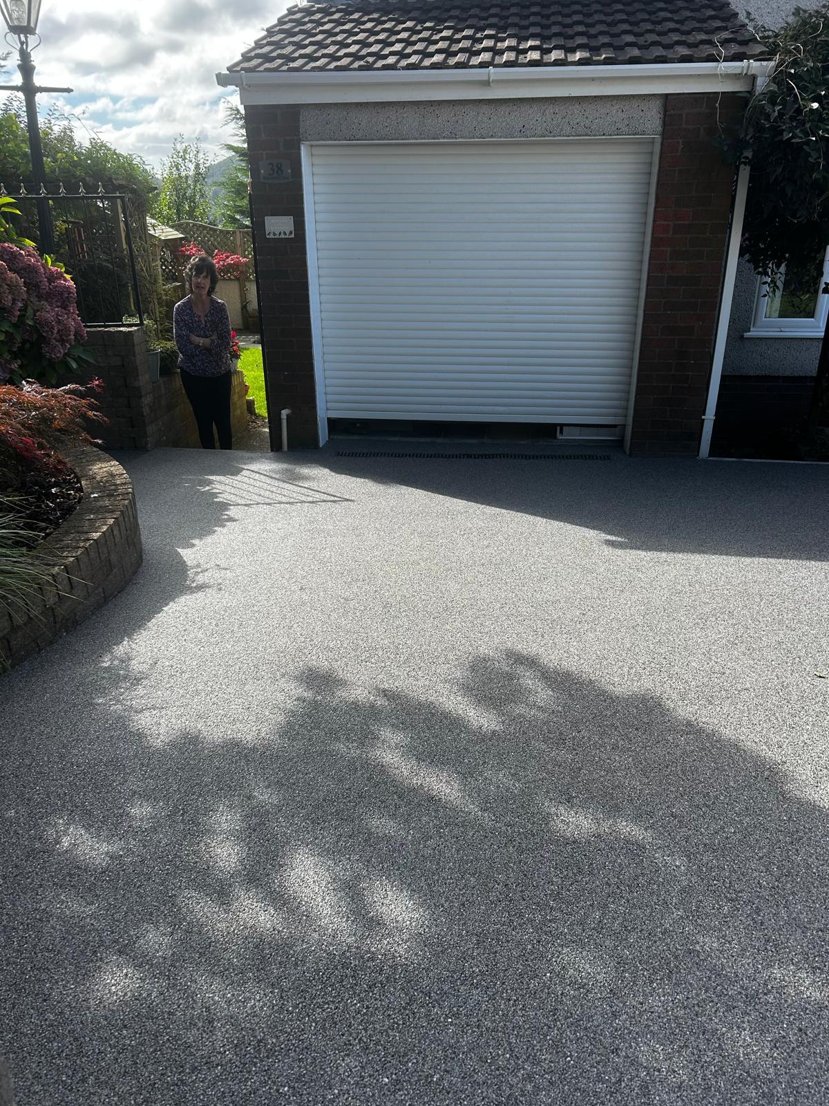 Resin driveway carried out in a district of Newport