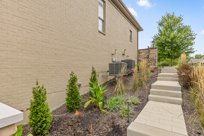 {{ custom_values.service_3 }} in {{custom_values.area_3})