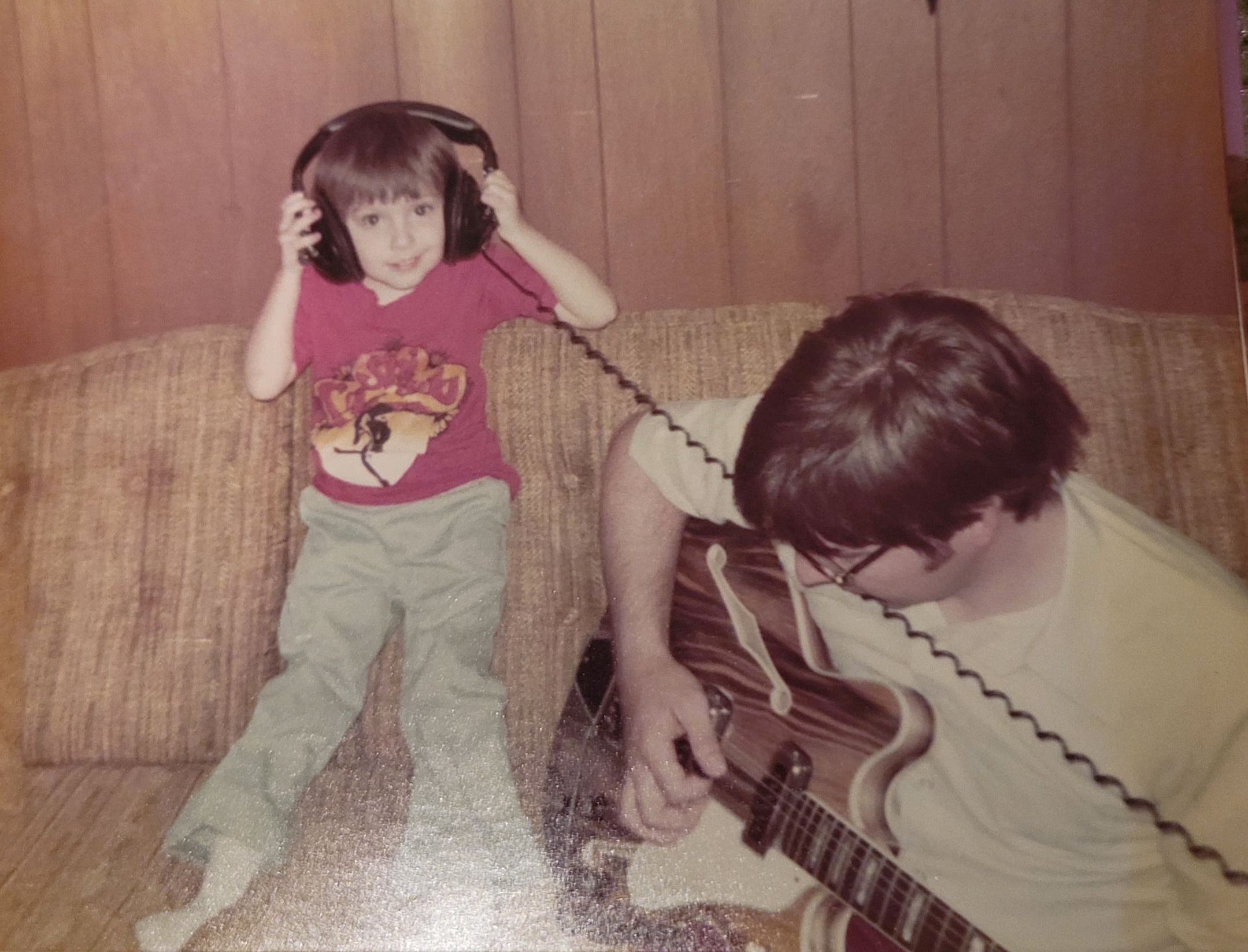 Dad playing a special song only for Tara Dad playing a special song only for Tara
