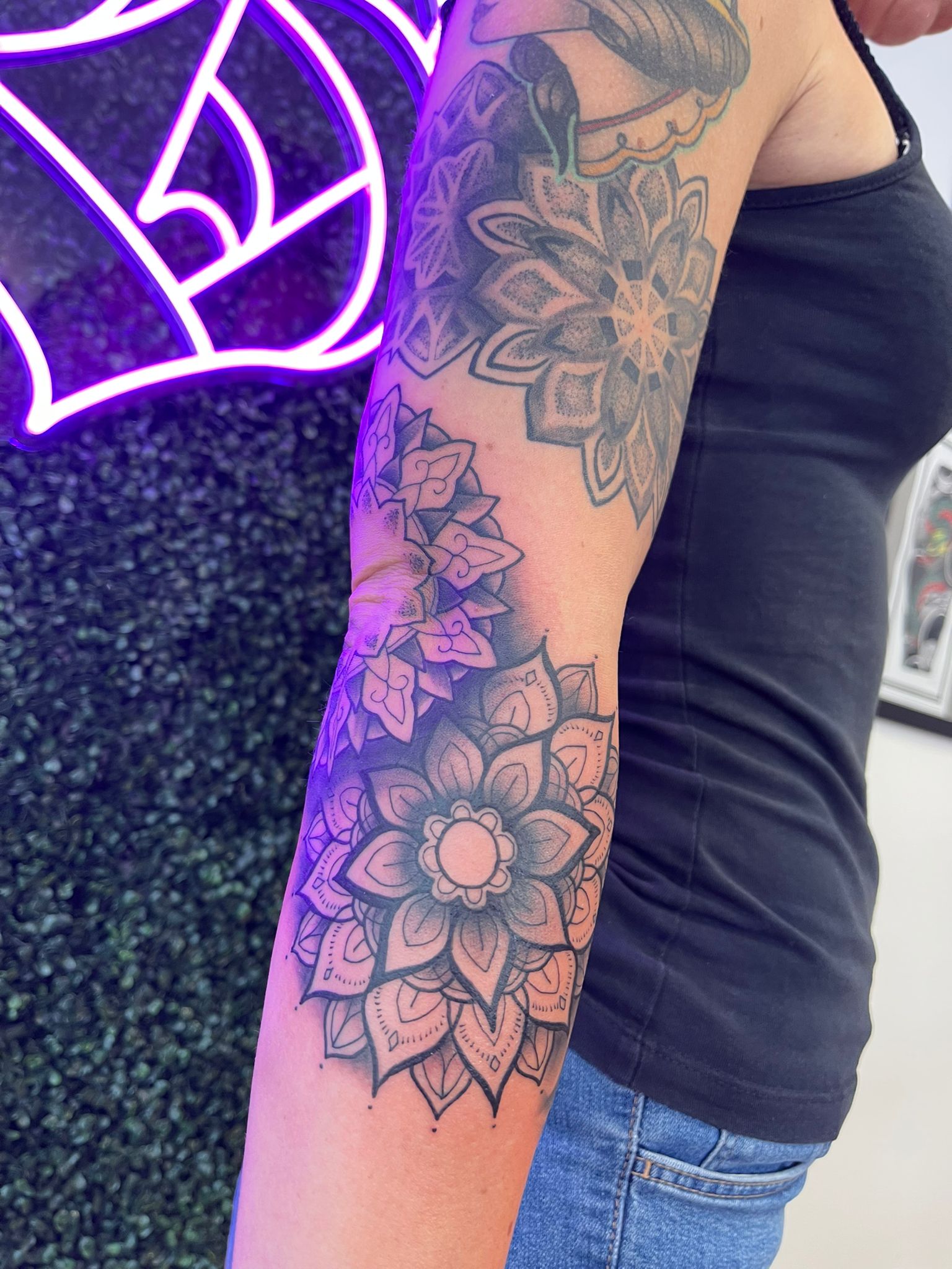 Mandala Blackwork Sleeve am Arm — Old Bones Tattoo Studio Solingen