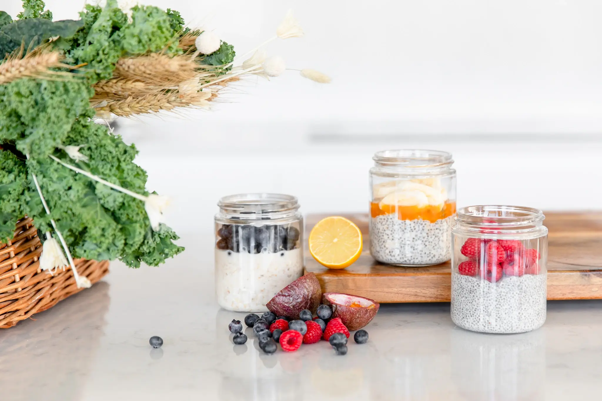 Chia pudding and overnight oats with berries. Example of hormone-balancing breakfast for women
