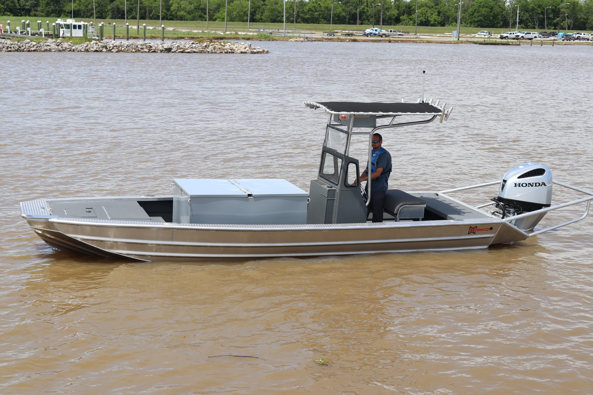 Outboard and rigging on a Hanko build