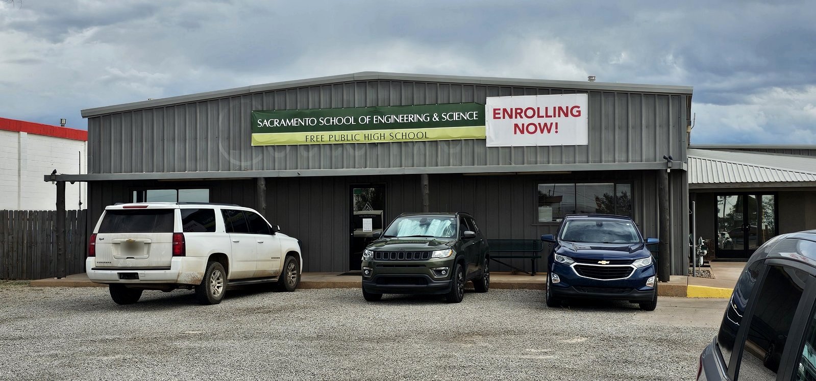 Front of Sacramento School of Engineering and Science in Alamogordo with its Free Public High School and Enrolling Now banners