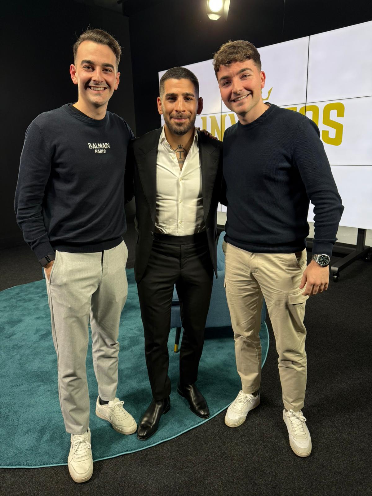 Pablo y Carlos Cobo con Ilia Topuria