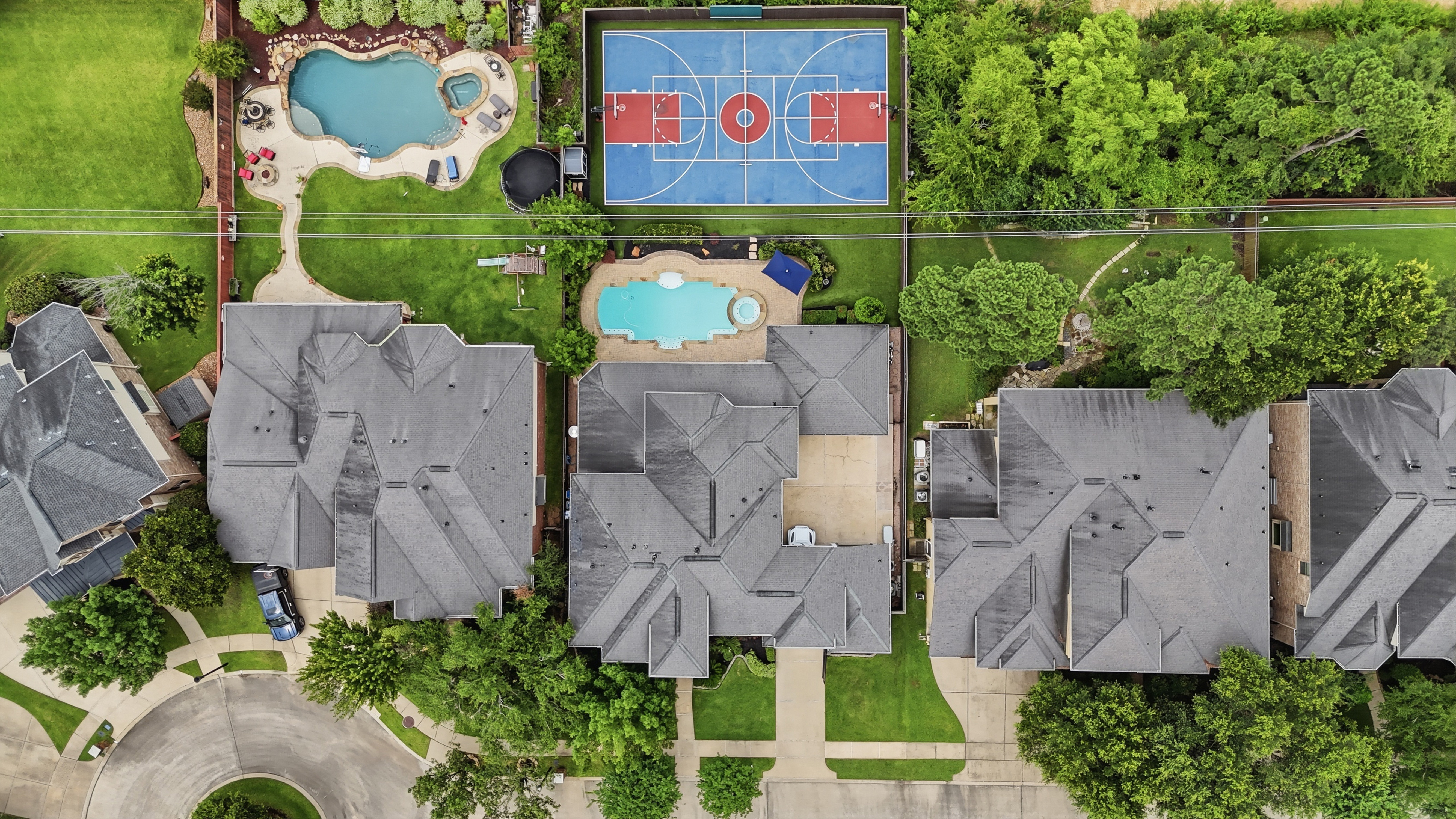 Top-down drone photo showing the entire property and lot Top-down drone photo showing the entire property and lot