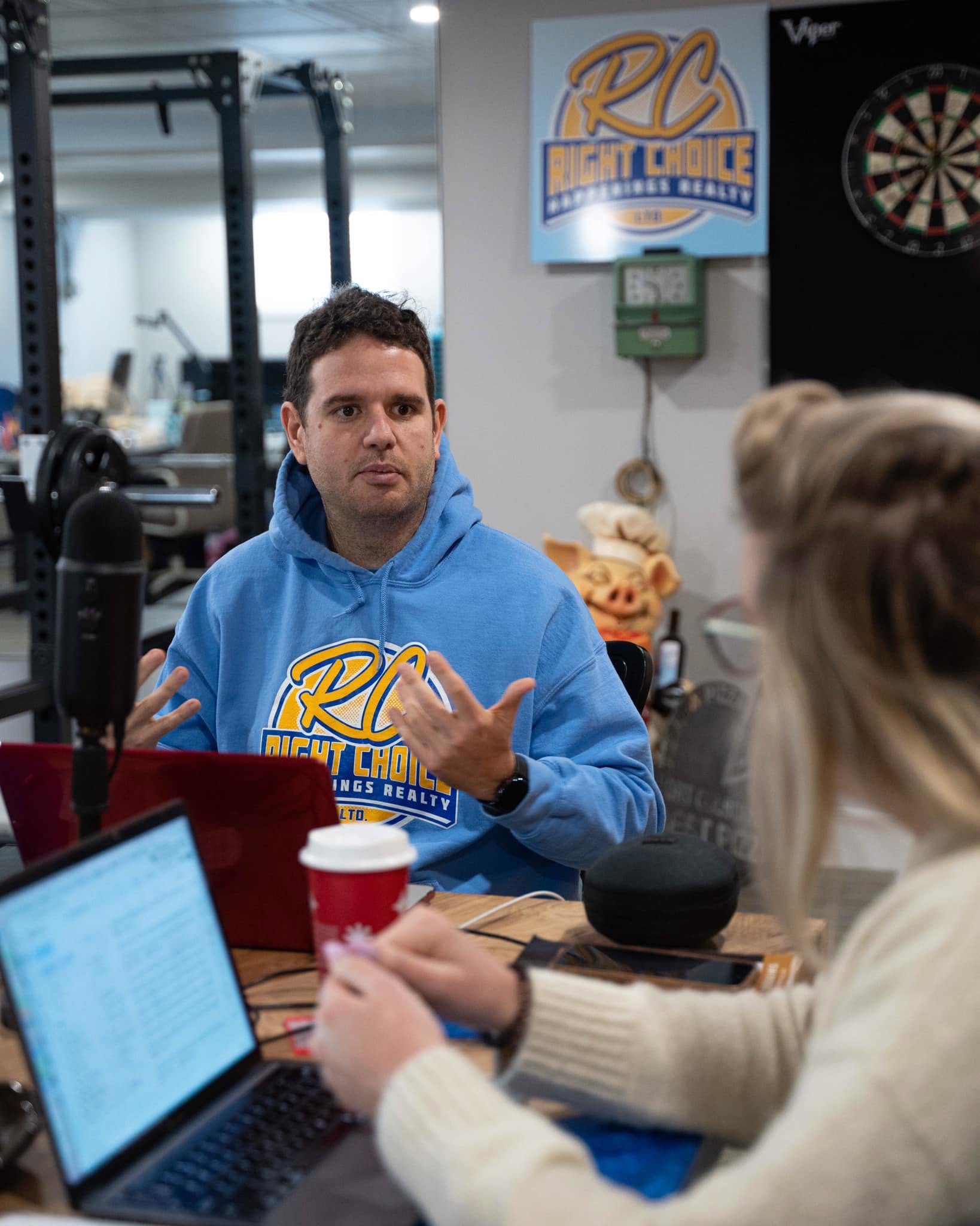 Joe Gonzalez meeting with sellers
