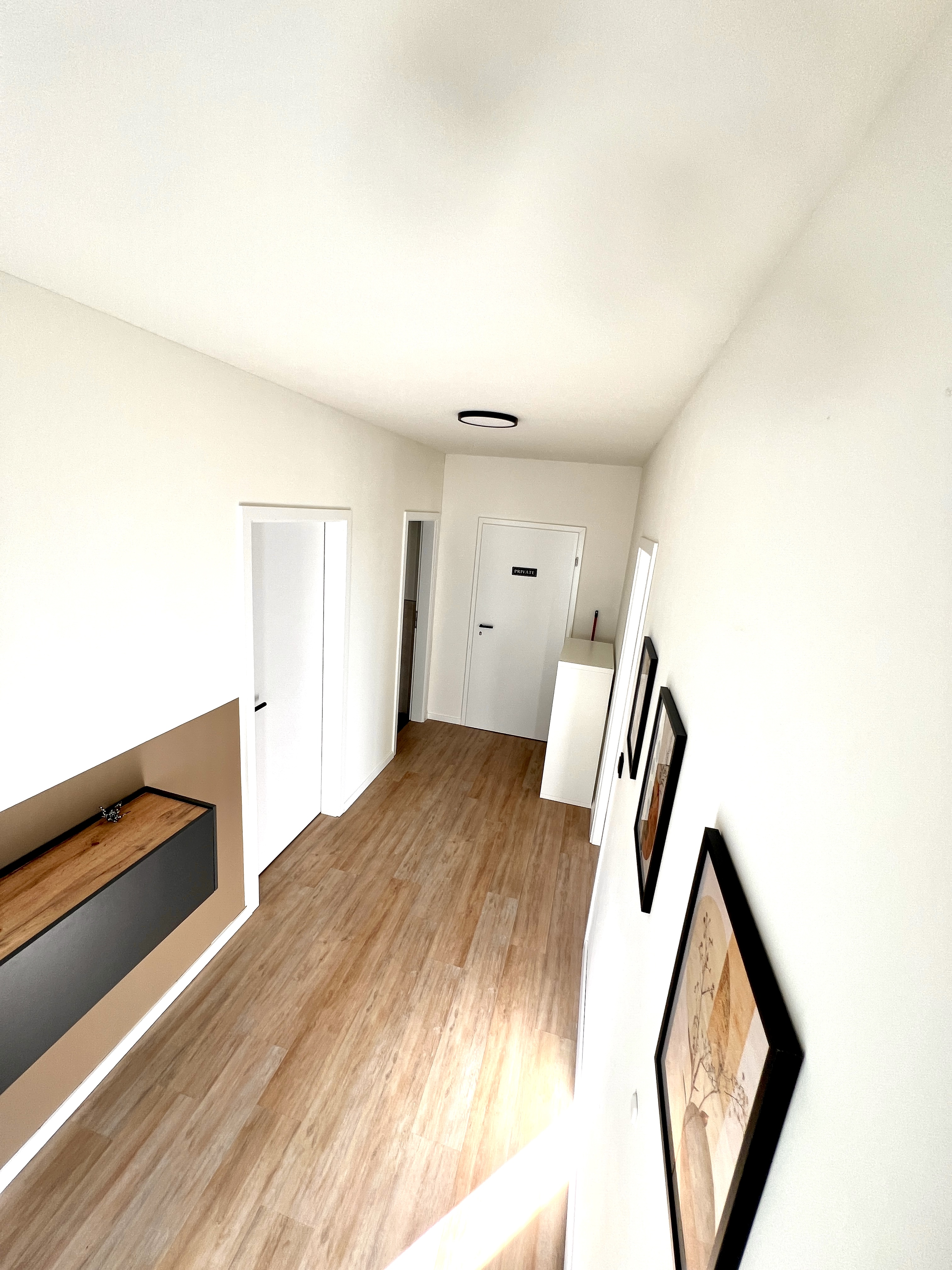 Diele — Blick ins Zimmer