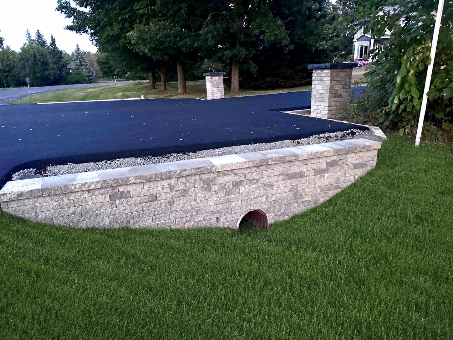 Finished retaining wall and outdoor landscape
