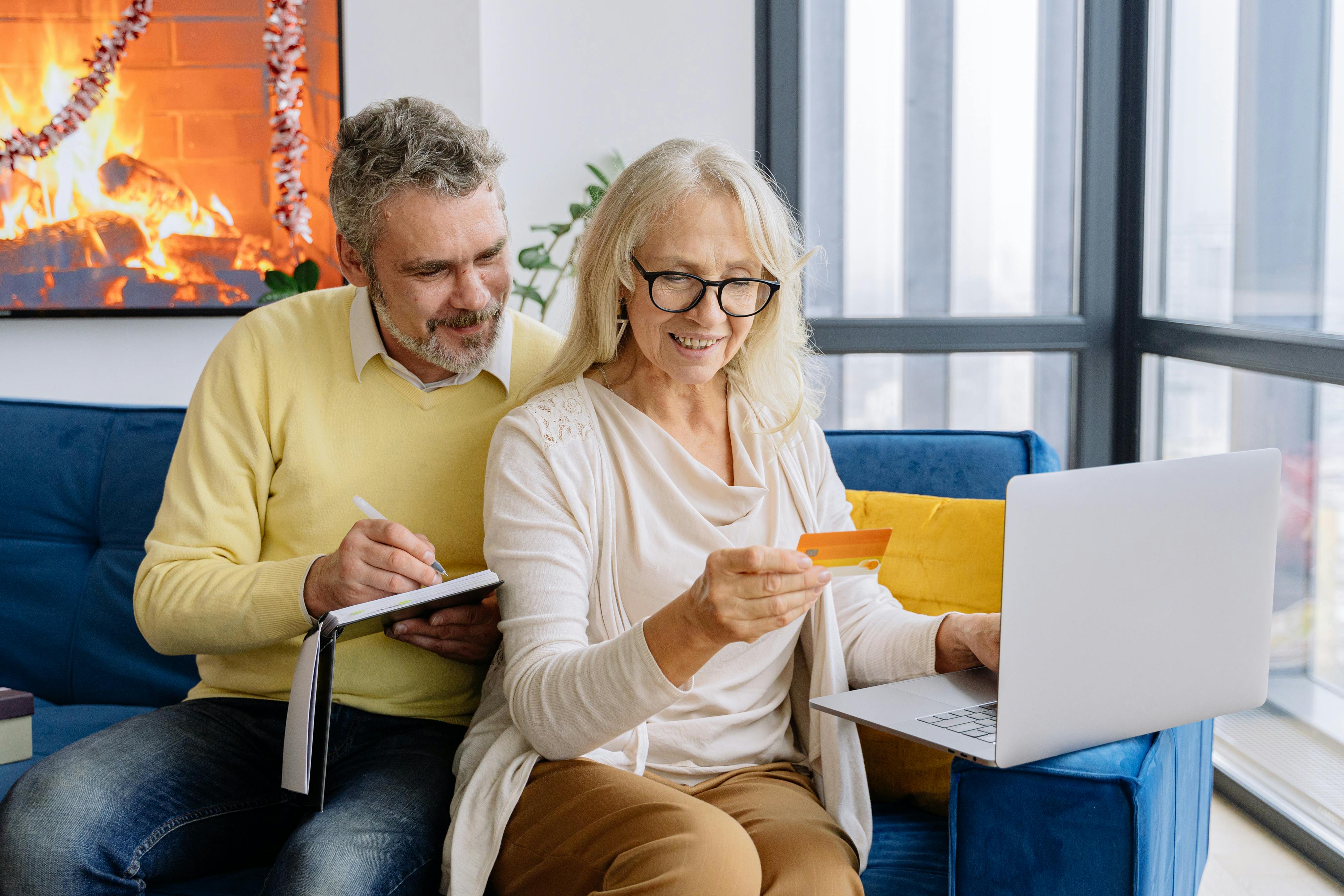 Gold Coast couple planning their retirement with a financial advisor
