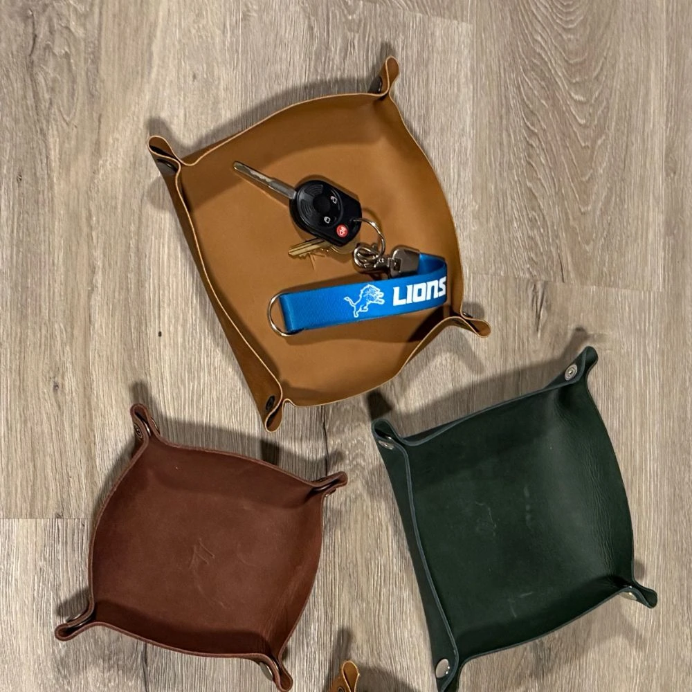 leather tray for keys made by learns leather co of Amherstburg ontario