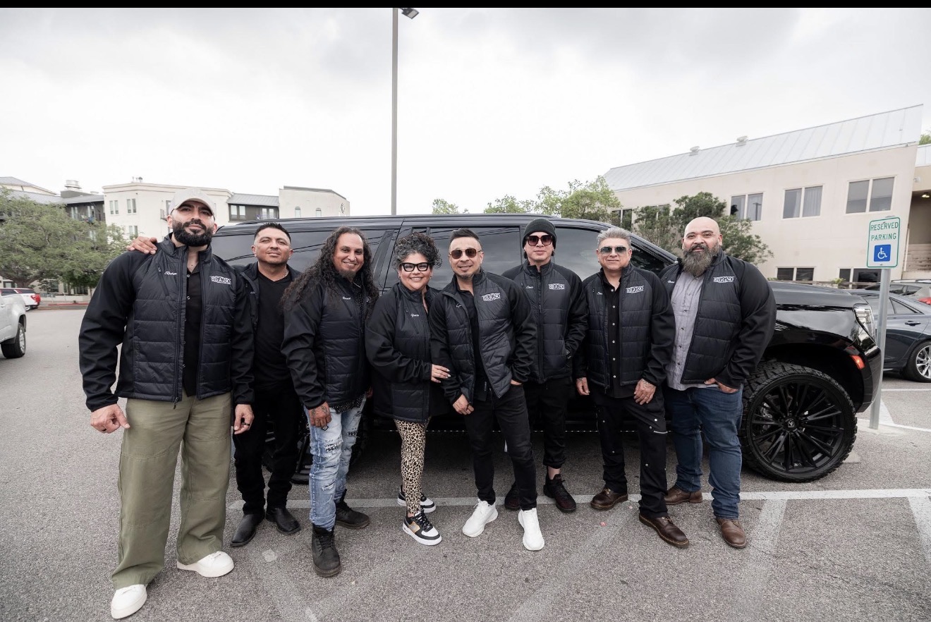 Tesoro Music Entertainment team and community members together