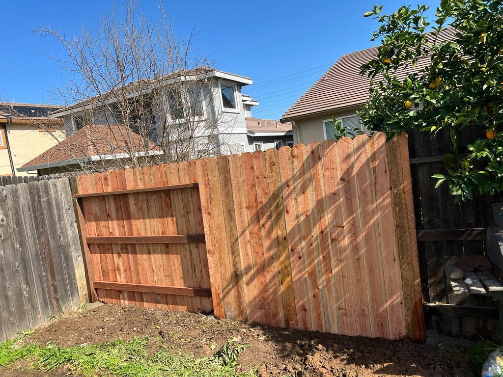 Redwood fence repair and replacement by Hermanos Fence in the Bay Area