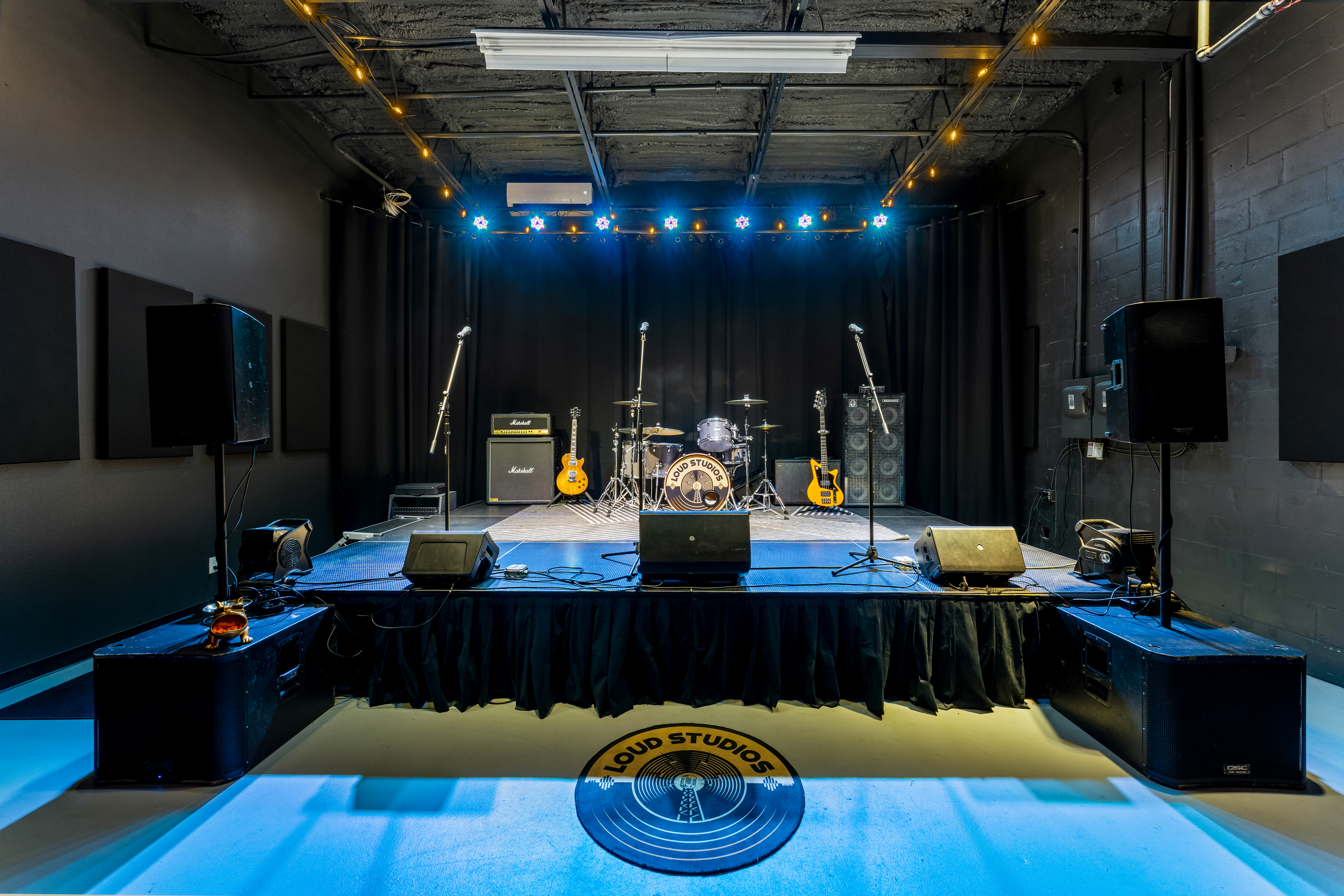 Loud Studios Live Stage Room