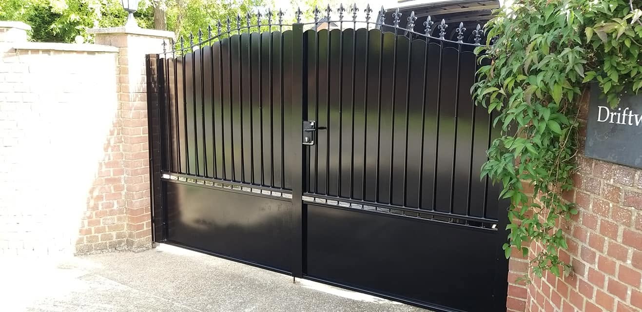 Gates and railings metalwork